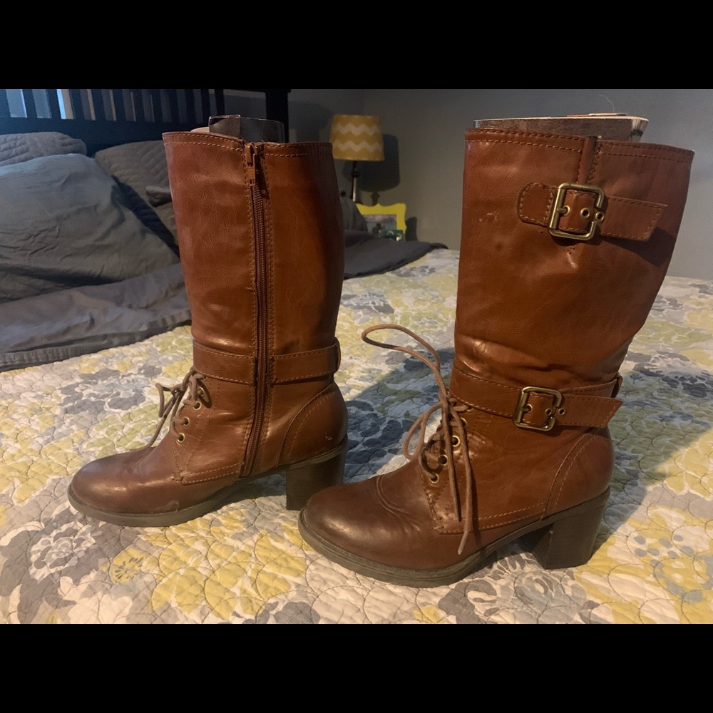 SUPER cute lace up boots 👢